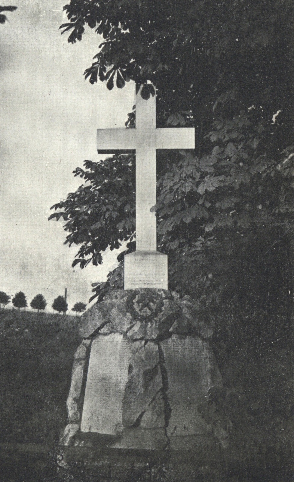 Pomník obětem důlního neštěstí na dolech Františka, Jan Karel a Hlubina dne 14. června 1894 (foto z publikace Paweł Hulka-Laskowski: Śląsk za Olzą. Katowice 1938)