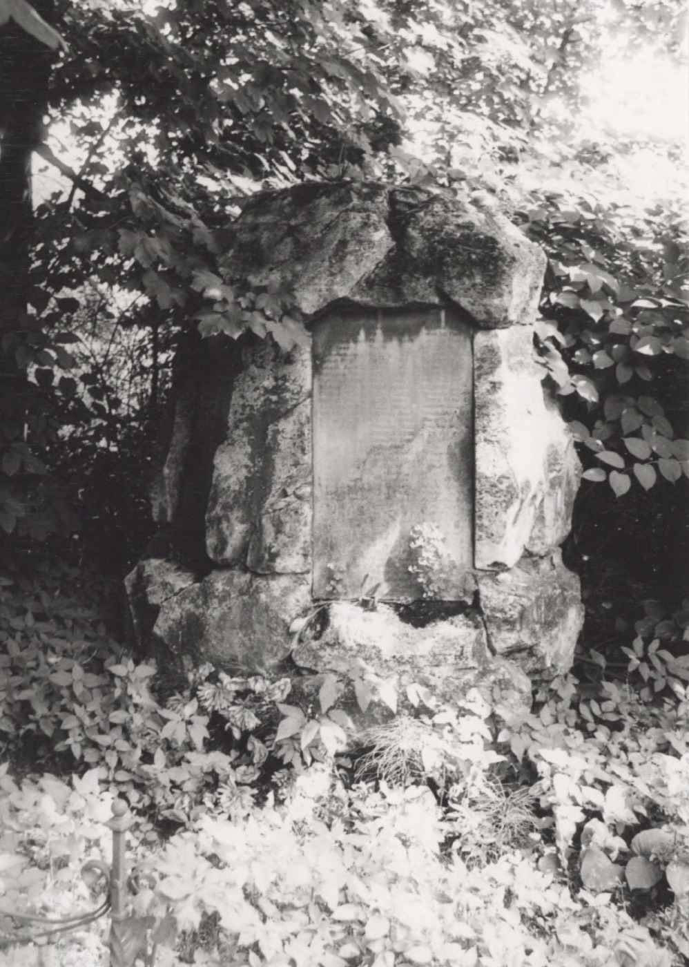 Pomník obětem důlního neštěstí 14.6.1894 (Fotografie z publikace Katalog památek města Karviné, 1. díl)