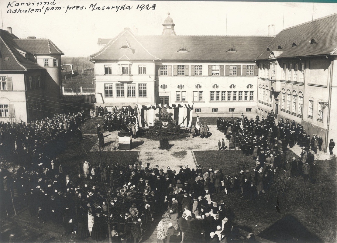 Slavnostní odhalení pomníku T. G. Masaryka 28. října 1928. (Fotografie neznámého autora, Státní okresní archiv Karviná, 925)