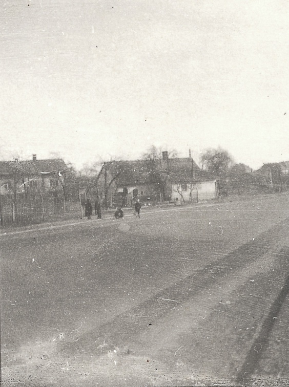 Havlíčkova ulice v místech před domem s kapličkou (Molenda, čp. 385)