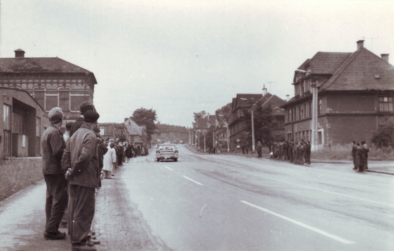 Příjezd prezidenta Ludvíka Svobody do Karviné (Komenského ulice, 1968)