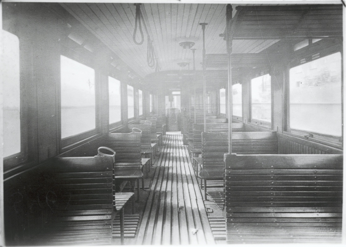 Interiér tramvajového vozu
